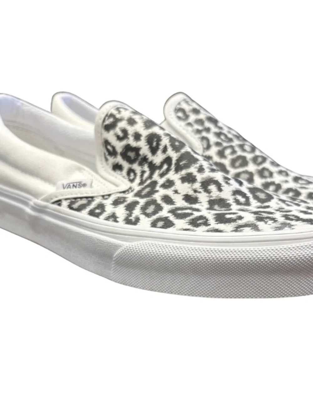 🆕🎉NWOB (Has Tags) Vans White Slip-On Flats with Black Leopard Print